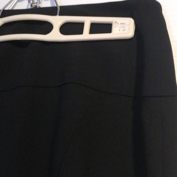 Judith & Charles knee length black pencil skirt, hidden zip, new no tags, sz 6 - Picture 2 of 5